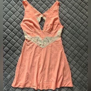 Vintage Blanche Peach Lace-Trimmed Nightgown